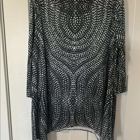 Chico's Black and White Geometric Tunic - Picture 10 of 10